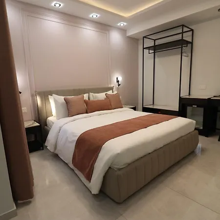 Pietro Boutique And Residences 酒店 4*