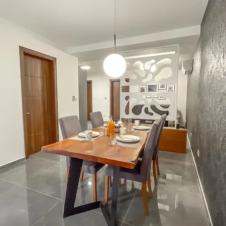 Pietro Boutique And Għarb